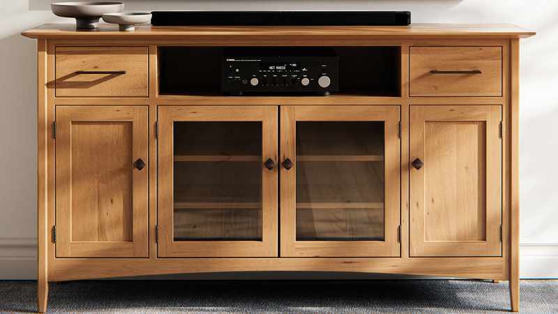 Entertainment cabinet with 2 doors and shelf.